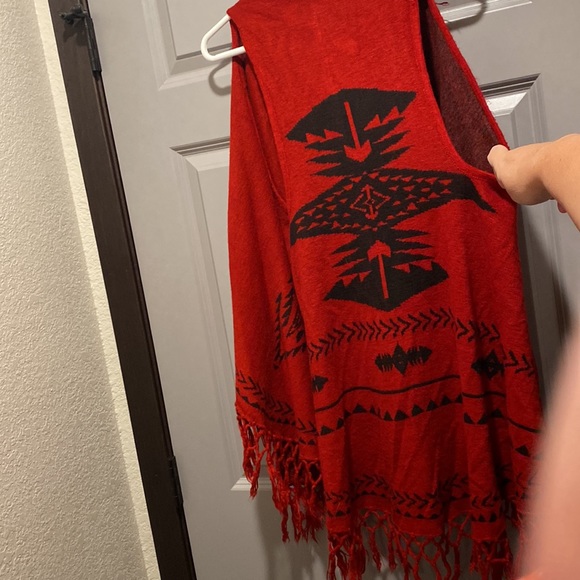 Tribal print shaw, red & black, size Lg/xl - Picture 4 of 5